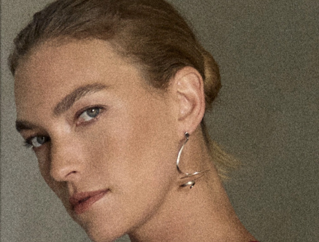 Discover the exquisite Vivianna Torun Swirl Silver Earrings. Crafted with a unique swirling design, these earrings epitomize elegant minimalist jewelry. Perfect for any occasion, they are a must-have addition to your collection.